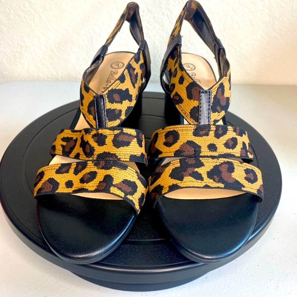 New women’s Bella Vita Jodi Stretch Sandals 8 wide